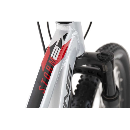 Storm 27 MD/Gloss Silver/Black/Red